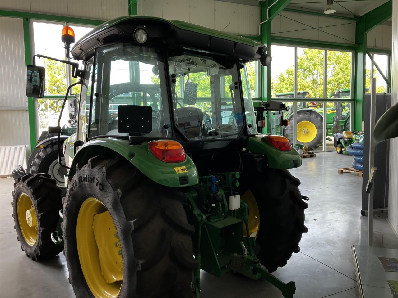 John Deere 5075E - Traktor: bilde 4 John Deere 5075E - Traktor: bilde 4