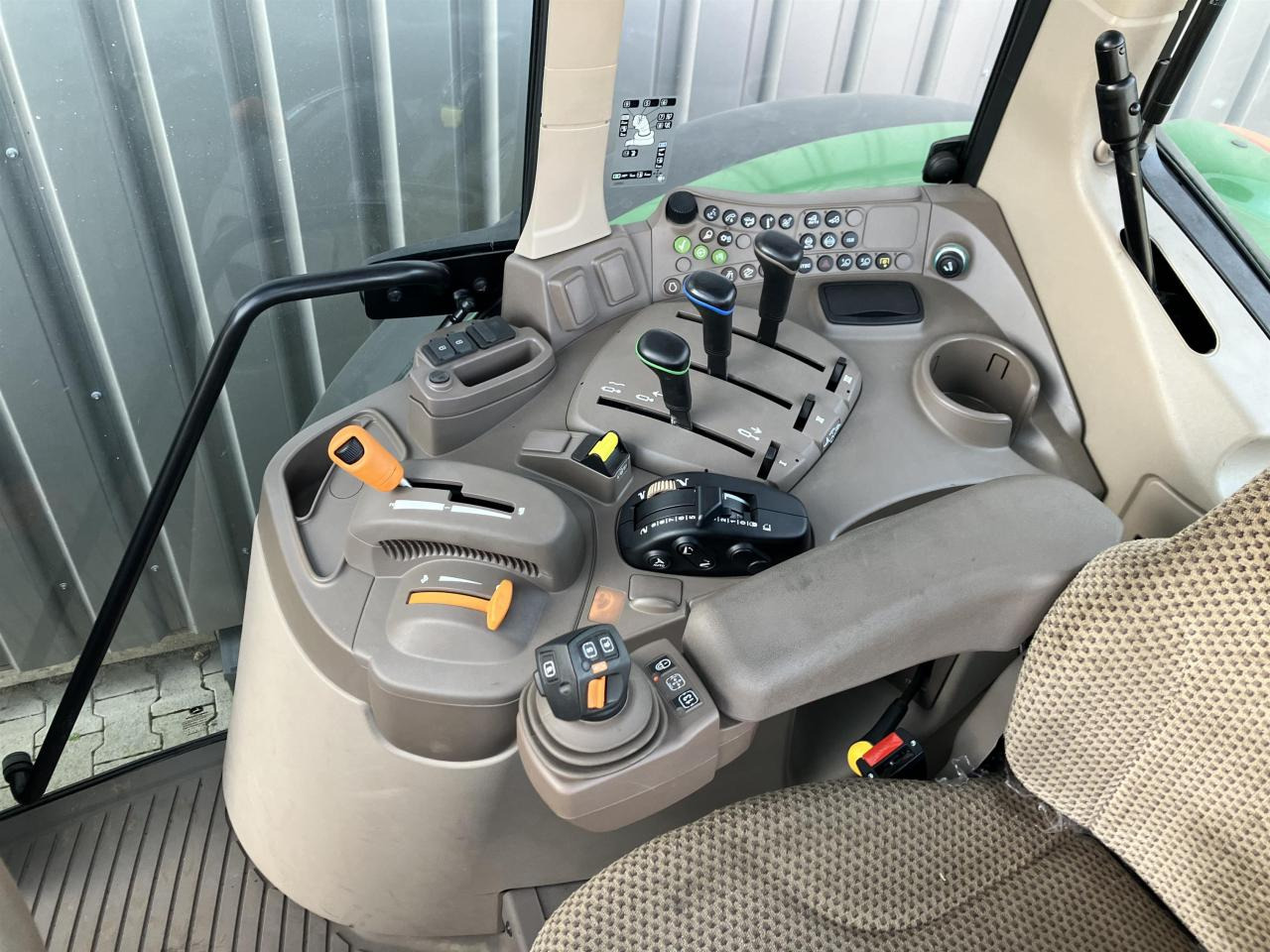 John Deere 6100M - Traktor: bilde 2 John Deere 6100M - Traktor: bilde 2