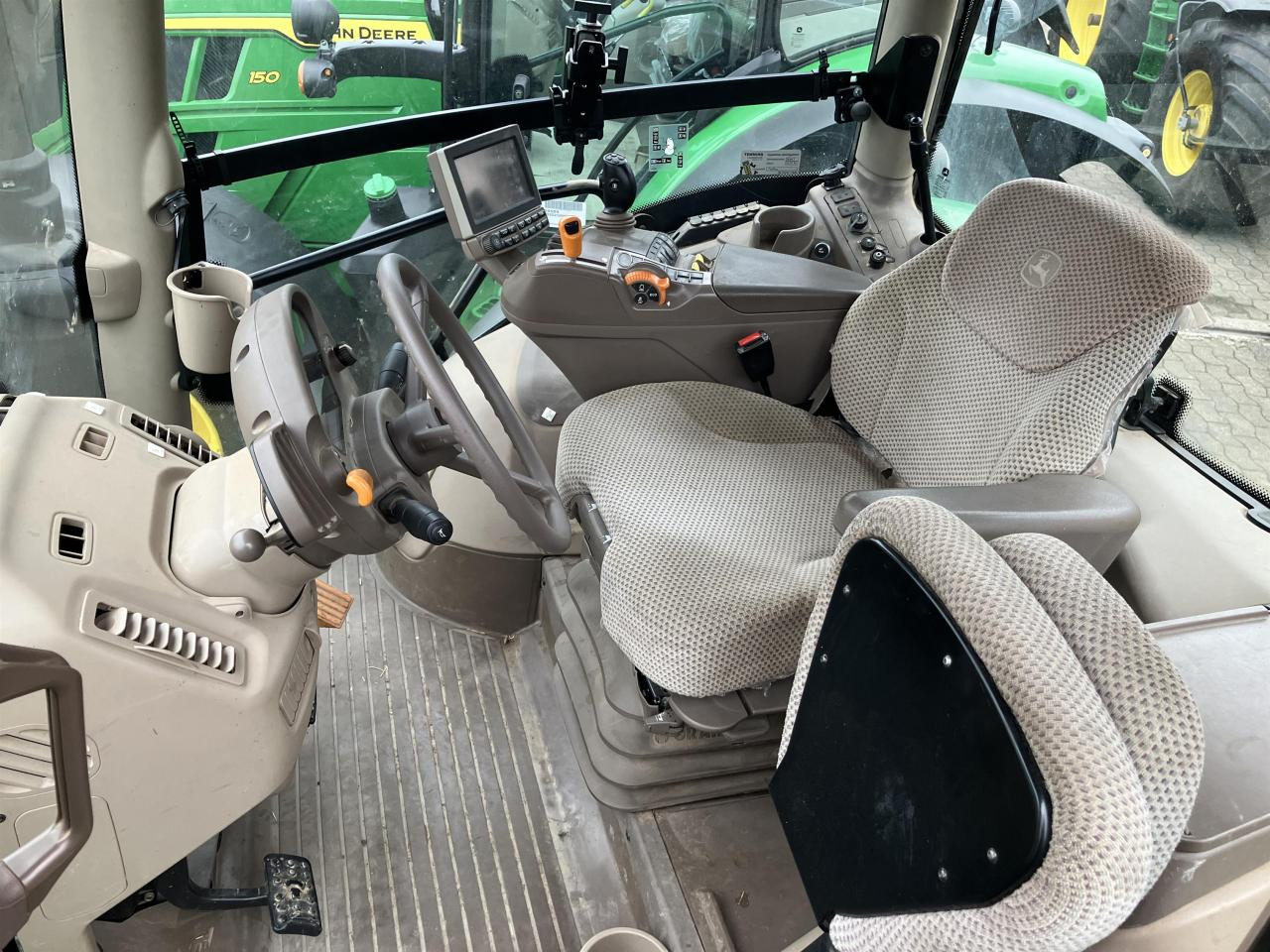 John Deere 6110R - Traktor: bilde 5 John Deere 6110R - Traktor: bilde 5