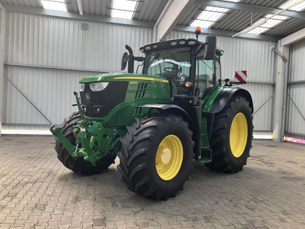 John Deere 6215R - Traktor: bilde 1 John Deere 6215R - Traktor: bilde 1