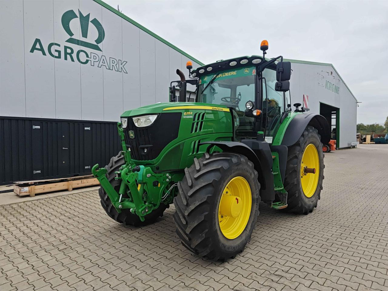 John Deere 6215R - Traktor: bilde 1 John Deere 6215R - Traktor: bilde 1