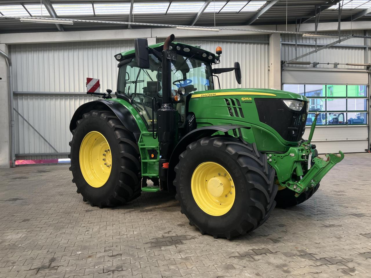 John Deere 6215R - Traktor: bilde 2 John Deere 6215R - Traktor: bilde 2