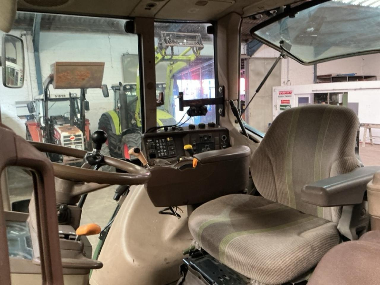 John Deere 6820 - Traktor: bilde 4 John Deere 6820 - Traktor: bilde 4