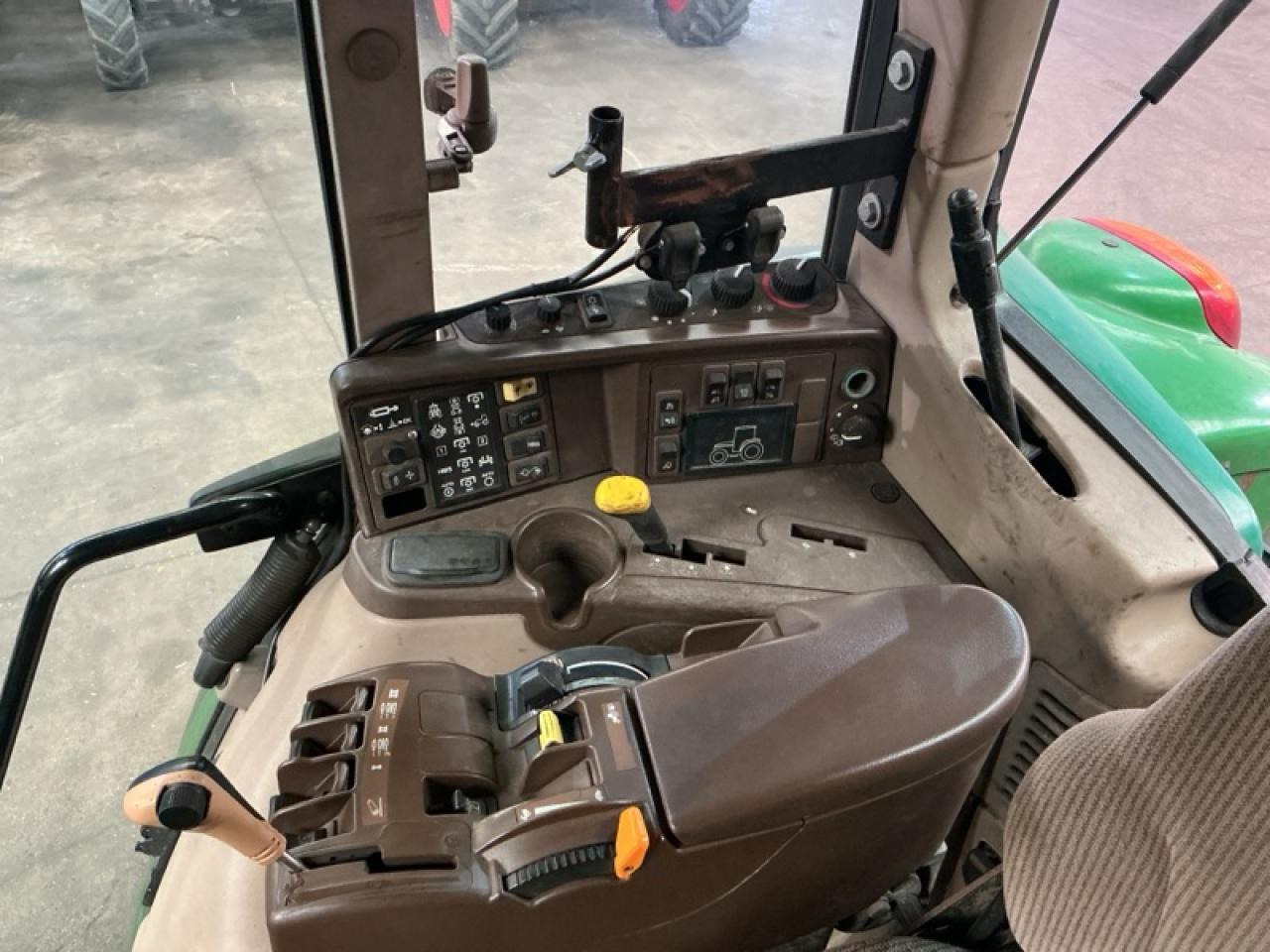 John Deere 6820 - Traktor: bilde 5 John Deere 6820 - Traktor: bilde 5
