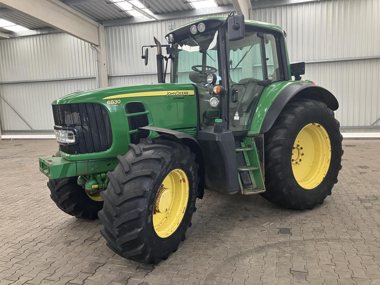 John Deere 6830 Premium - Traktor: bilde 1 John Deere 6830 Premium - Traktor: bilde 1