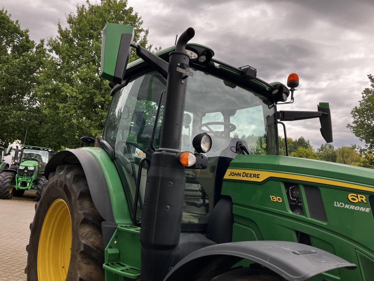 John Deere 6R 130 - Traktor: bilde 2 John Deere 6R 130 - Traktor: bilde 2