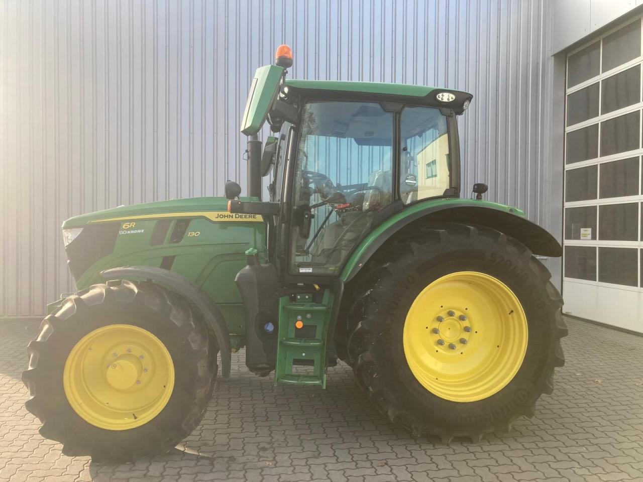 John Deere 6R 130 - Traktor: bilde 1 John Deere 6R 130 - Traktor: bilde 1