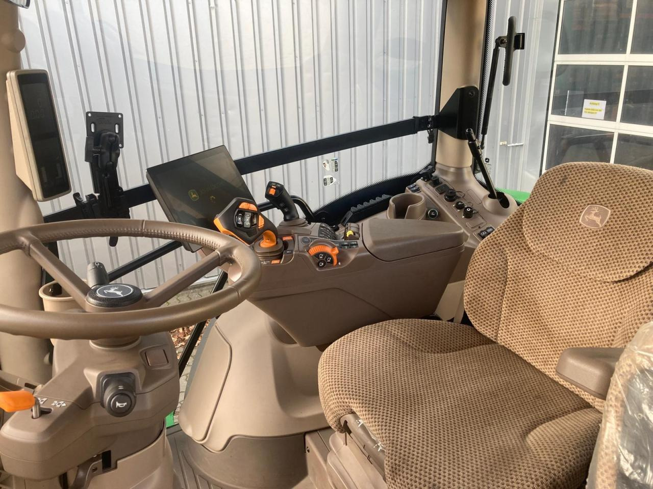 John Deere 6R 130 - Traktor: bilde 5 John Deere 6R 130 - Traktor: bilde 5