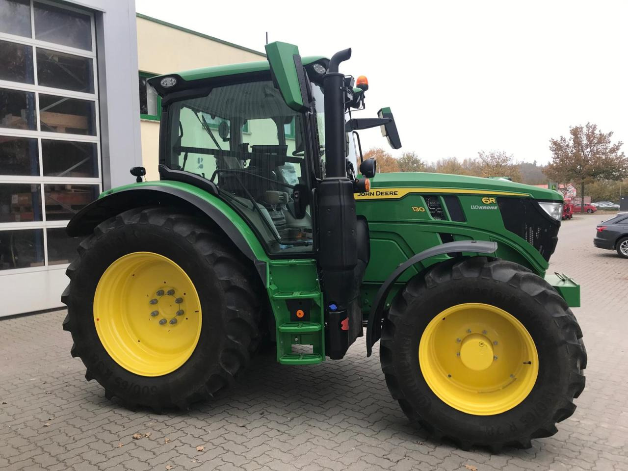 John Deere 6R 130 - Traktor: bilde 2 John Deere 6R 130 - Traktor: bilde 2
