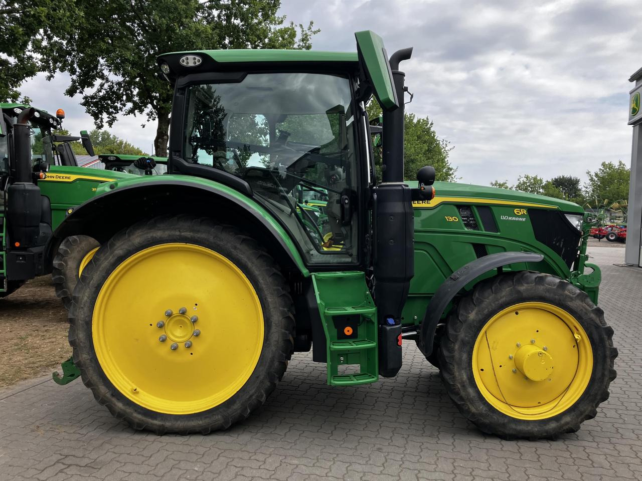 John Deere 6R 130 - Traktor: bilde 2 John Deere 6R 130 - Traktor: bilde 2