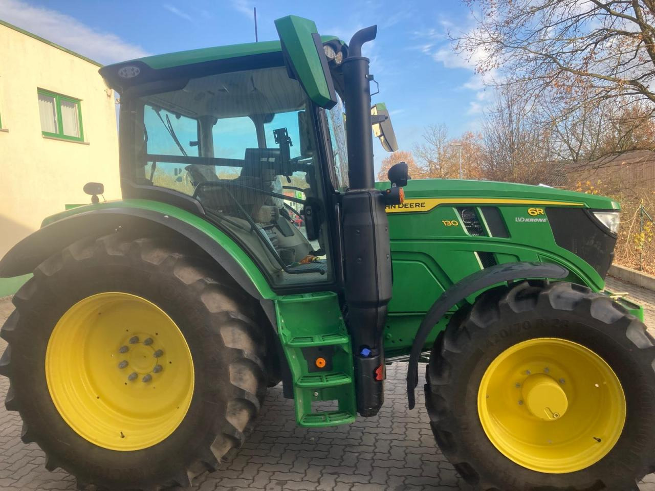 John Deere 6R 130 - Traktor: bilde 2 John Deere 6R 130 - Traktor: bilde 2