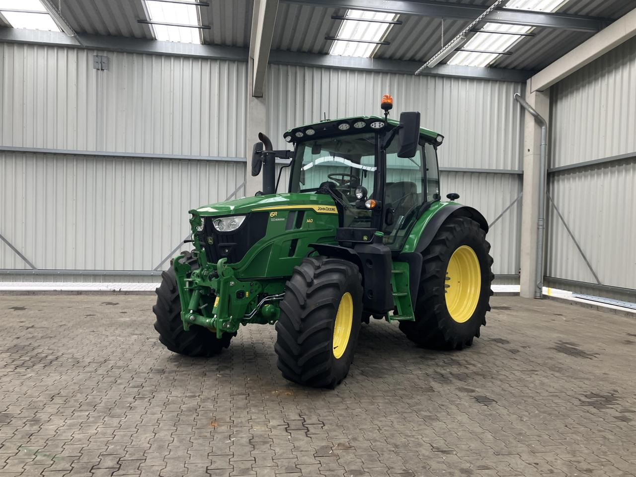 John Deere 6R 140 - Traktor: bilde 1 John Deere 6R 140 - Traktor: bilde 1