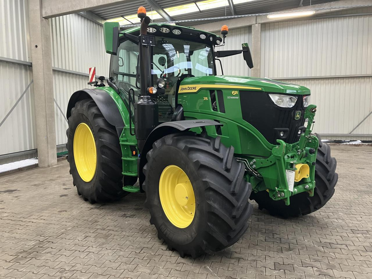 John Deere 6R 215 - Traktor: bilde 2 John Deere 6R 215 - Traktor: bilde 2