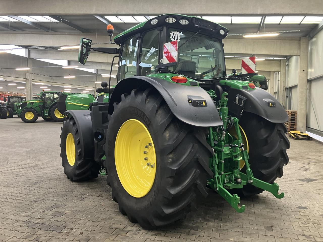John Deere 6R 215 - Traktor: bilde 3 John Deere 6R 215 - Traktor: bilde 3