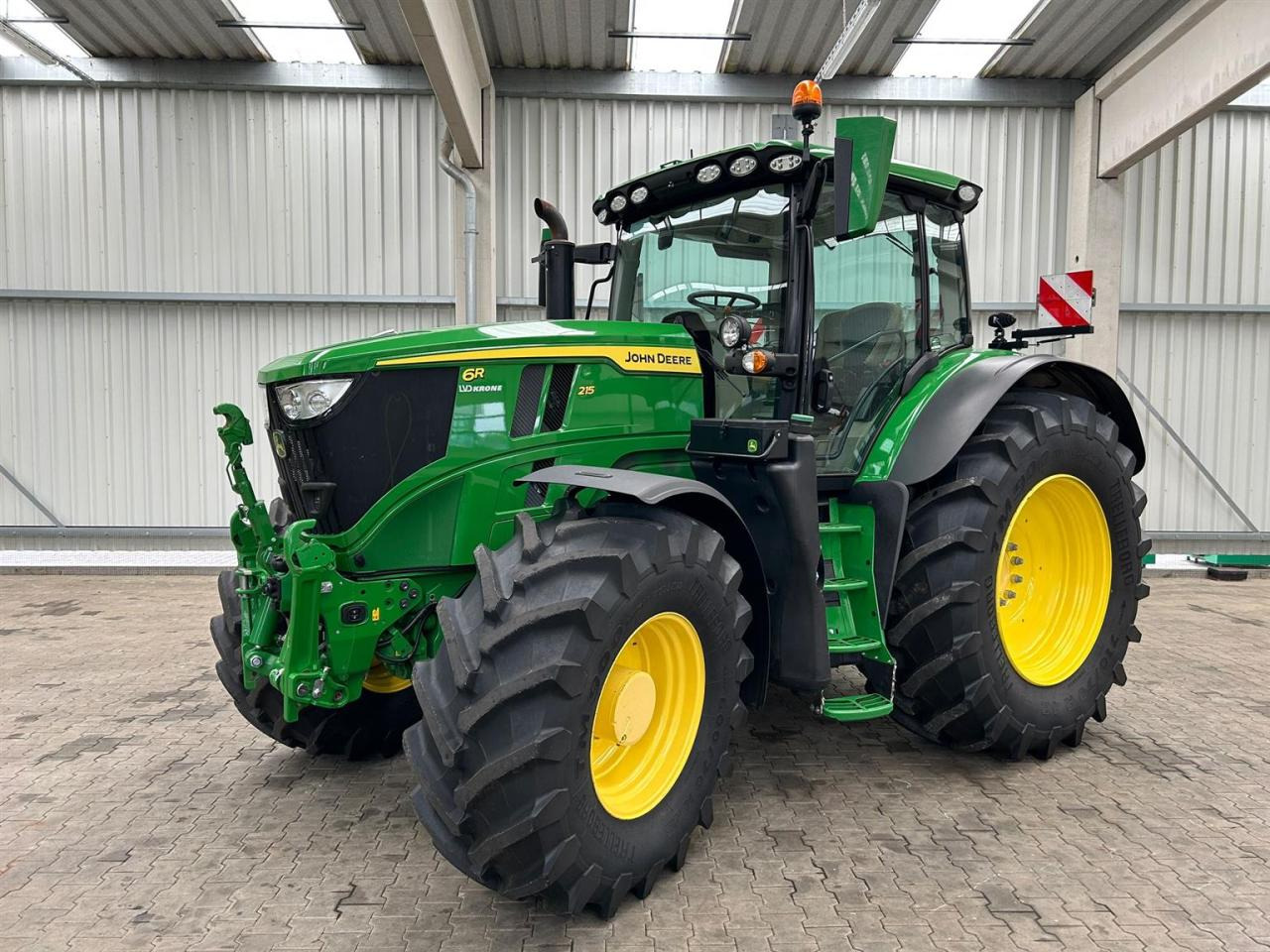 John Deere 6R 215 - Traktor: bilde 1 John Deere 6R 215 - Traktor: bilde 1