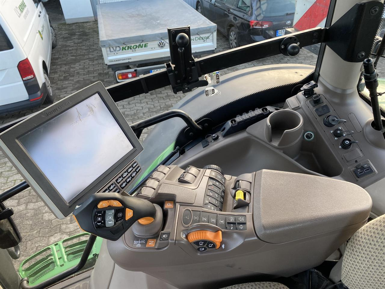 John Deere 6R 215 - Traktor: bilde 5 John Deere 6R 215 - Traktor: bilde 5