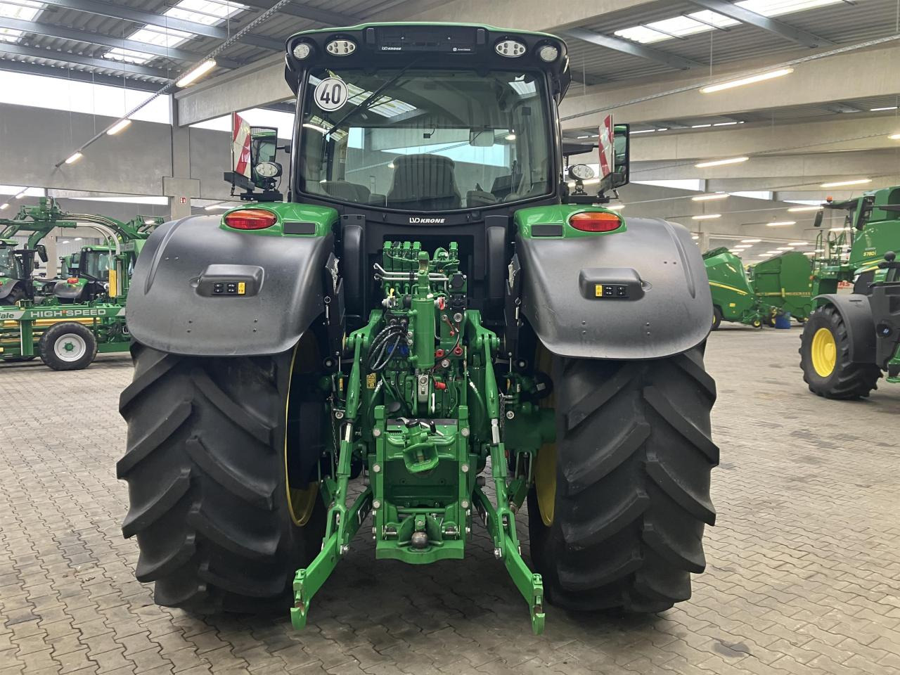John Deere 6R 215 - Traktor: bilde 5 John Deere 6R 215 - Traktor: bilde 5