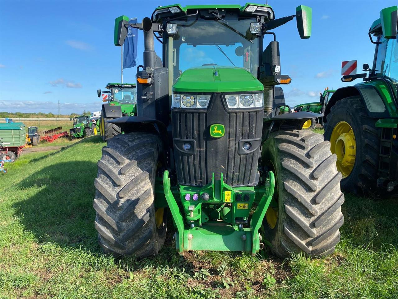 John Deere 7R 330 - Traktor: bilde 3 John Deere 7R 330 - Traktor: bilde 3