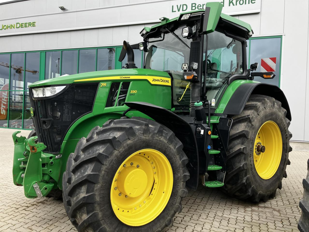 John Deere 7R 330 - Traktor: bilde 1 John Deere 7R 330 - Traktor: bilde 1