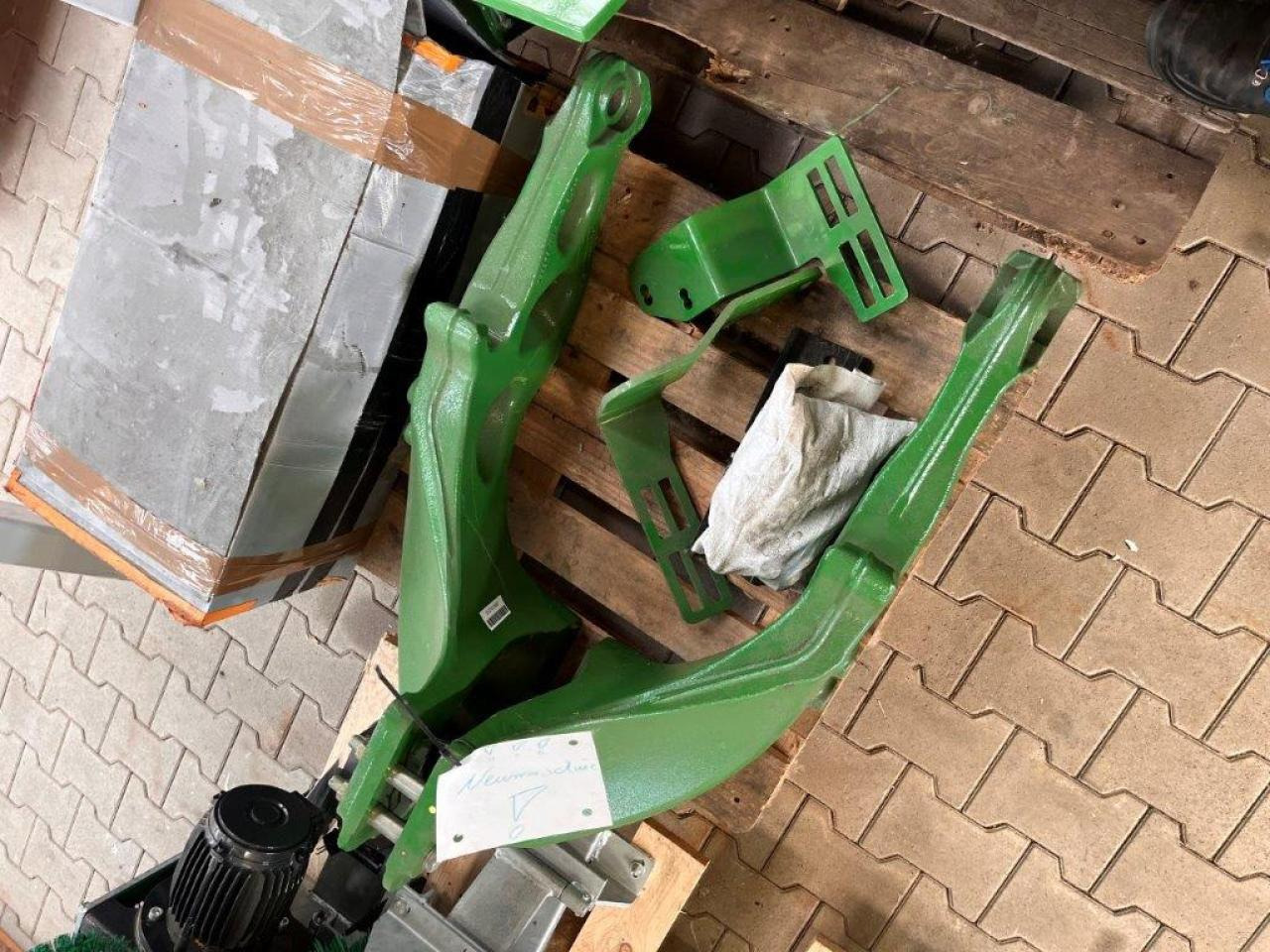John Deere Anbaukonsolen - Frontlaster for traktor: bilde 2 John Deere Anbaukonsolen - Frontlaster for traktor: bilde 2