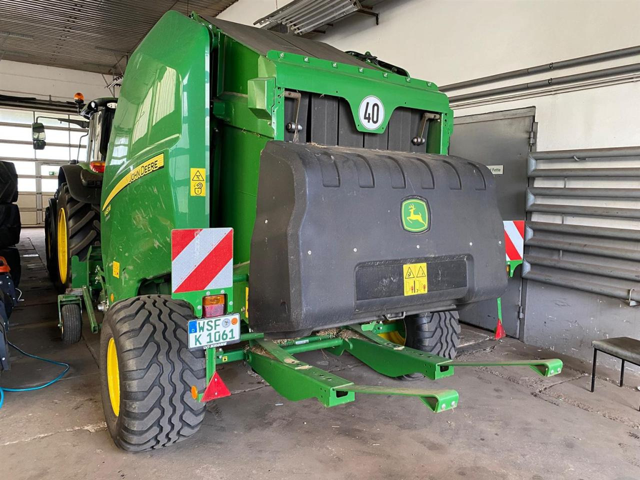 John Deere V451M MaxiCut 13 - Rundballepresse: bilde 4 John Deere V451M MaxiCut 13 - Rundballepresse: bilde 4
