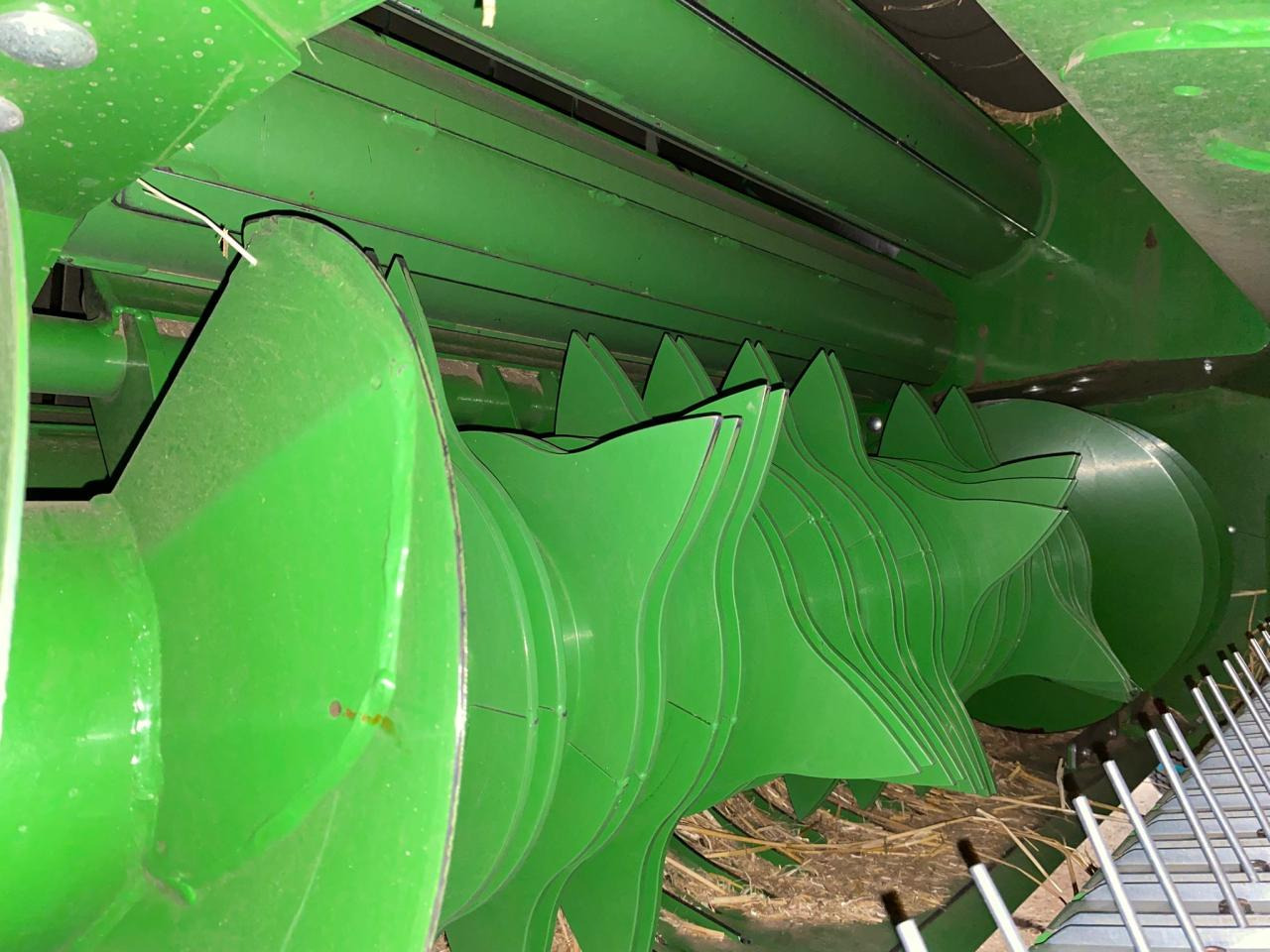 John Deere V451M MaxiCut 13 - Rundballepresse: bilde 3 John Deere V451M MaxiCut 13 - Rundballepresse: bilde 3