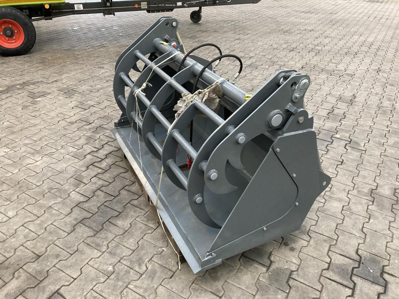 Kramer 1600 mm Silagebeißschaufel - Frontlaster for traktor: bilde 1 Kramer 1600 mm Silagebeißschaufel - Frontlaster for traktor: bilde 1