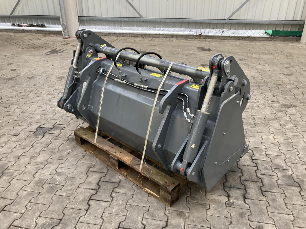 Kramer 1600 mm Silagebeißschaufel - Frontlaster for traktor: bilde 2 Kramer 1600 mm Silagebeißschaufel - Frontlaster for traktor: bilde 2