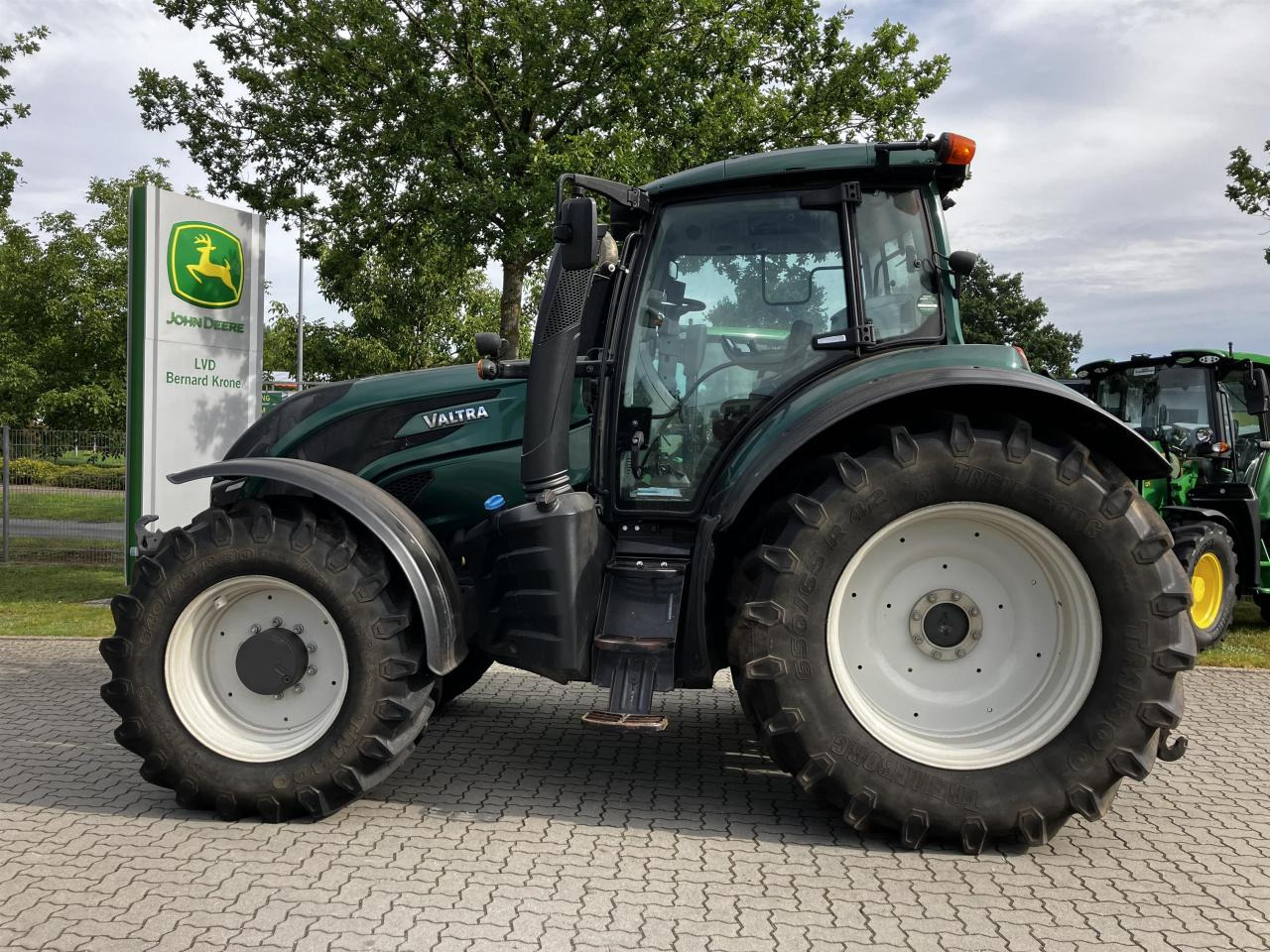 Valtra T174 Versu - Traktor: bilde 1 Valtra T174 Versu - Traktor: bilde 1
