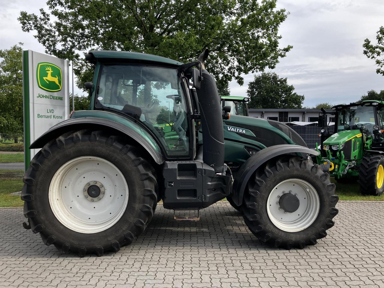 Valtra T174 Versu - Traktor: bilde 2 Valtra T174 Versu - Traktor: bilde 2