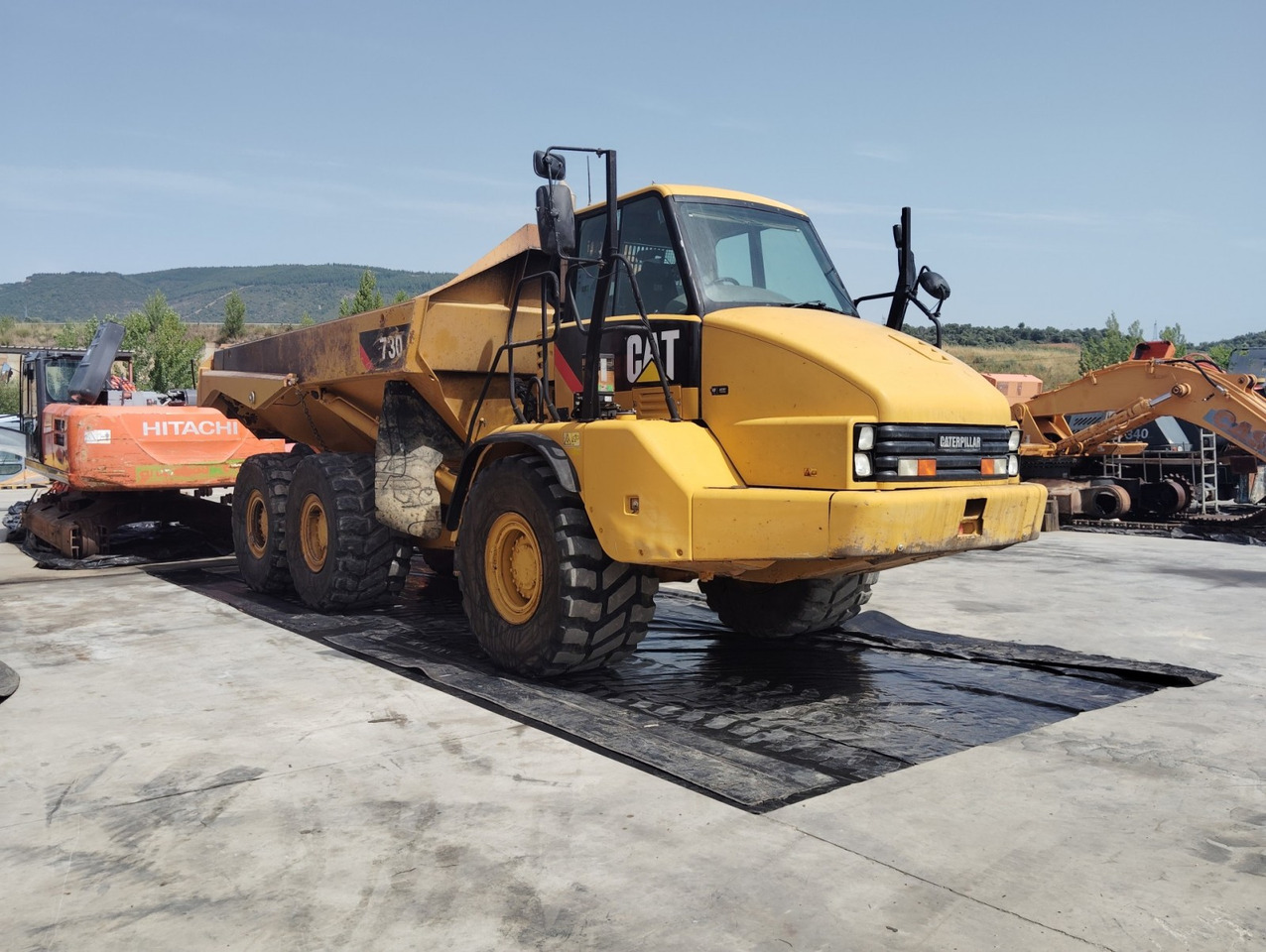 DUMPER ARTICULADO CATERPILLAR 730 - Rammestyrt dumper: bilde 2 DUMPER ARTICULADO CATERPILLAR 730 - Rammestyrt dumper: bilde 2