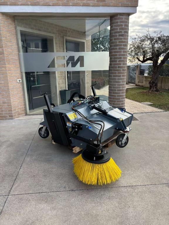 CM Crusher CSI 125 Sweeping Bucket - Kostemaskin for Kompaktlaster: bilde 2 CM Crusher CSI 125 Sweeping Bucket - Kostemaskin for Kompaktlaster: bilde 2