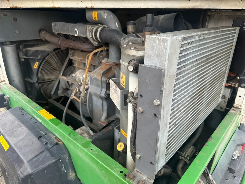 Atlas-Copco XAS 96 DD EU Deutz 5.3 m3 / min 35 kW 7 Bar mobiele Diesel Compressor aanhanger - Luftkompressor: bilde 4 Atlas-Copco XAS 96 DD EU Deutz 5.3 m3 / min 35 kW 7 Bar mobiele Diesel Compressor aanhanger - Luftkompressor: bilde 4