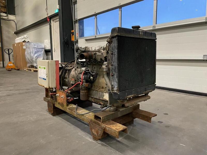 Deutz F4M 1008 SDMO 10 kVA generatorset - Elektrisk generator: bilde 3 Deutz F4M 1008 SDMO 10 kVA generatorset - Elektrisk generator: bilde 3