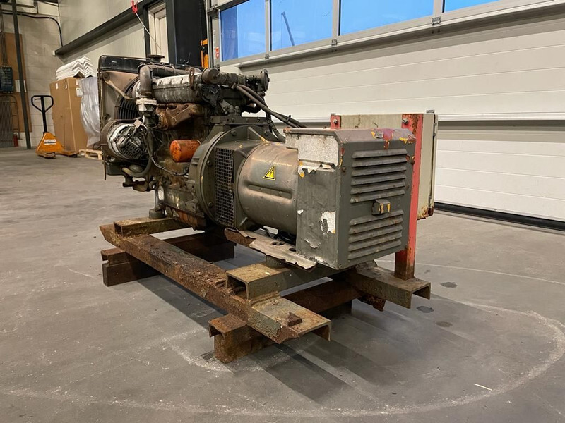 Deutz F4M 1008 SDMO 10 kVA generatorset - Elektrisk generator: bilde 2 Deutz F4M 1008 SDMO 10 kVA generatorset - Elektrisk generator: bilde 2