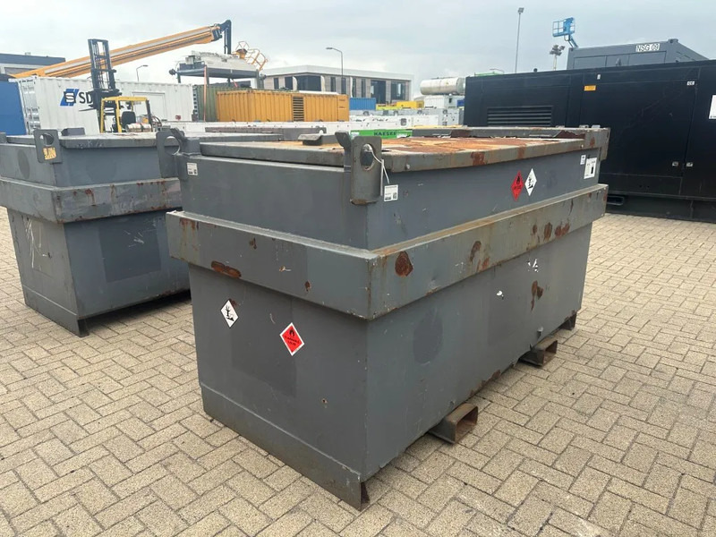 IBC Steenbergen Kiwa IBC 2000 liter dieseltank met handpomp Milieutank - Lagringstank: bilde 2 IBC Steenbergen Kiwa IBC 2000 liter dieseltank met handpomp Milieutank - Lagringstank: bilde 2