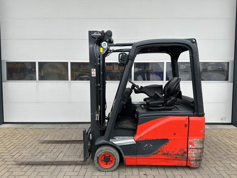 Linde E16H-02 1.6 ton Triplex Freelift Sideshift Elektra Heftruck 2016 - El-truck: bilde 1 Linde E16H-02 1.6 ton Triplex Freelift Sideshift Elektra Heftruck 2016 - El-truck: bilde 1