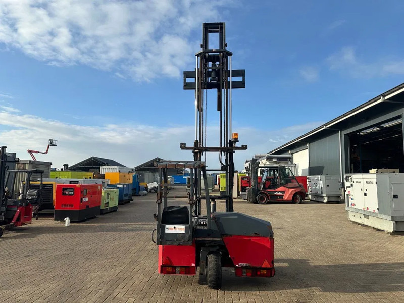 Moffett M4 20.1 Kubota Diesel Kooiaap 2 ton Duplex Sideshift Meeneemheftruck - Medbringertruck: bilde 3 Moffett M4 20.1 Kubota Diesel Kooiaap 2 ton Duplex Sideshift Meeneemheftruck - Medbringertruck: bilde 3