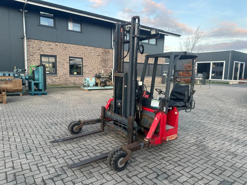 Moffett M4 20.1 Kubota Diesel Kooiaap 2 ton Sideshift Positioner Meeneemheftruck - Medbringertruck: bilde 1 Moffett M4 20.1 Kubota Diesel Kooiaap 2 ton Sideshift Positioner Meeneemheftruck - Medbringertruck: bilde 1