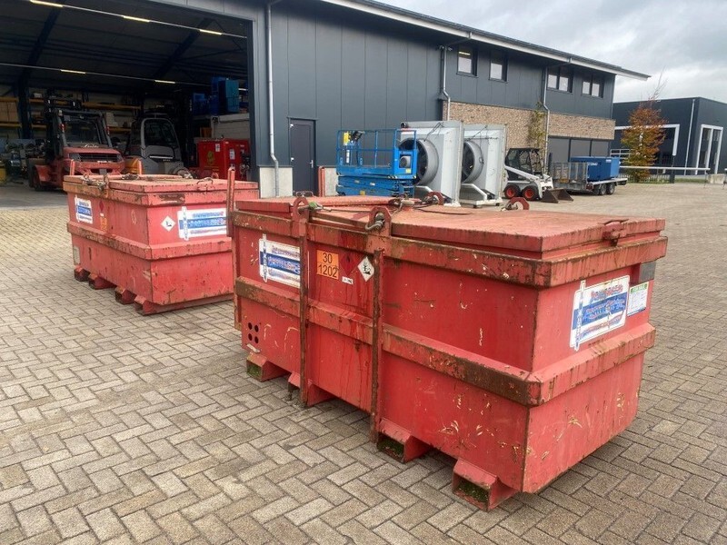 Tolsma Kiwa IBC 1000 liter dieseltank met handpomp - Lagringstank: bilde 2 Tolsma Kiwa IBC 1000 liter dieseltank met handpomp - Lagringstank: bilde 2
