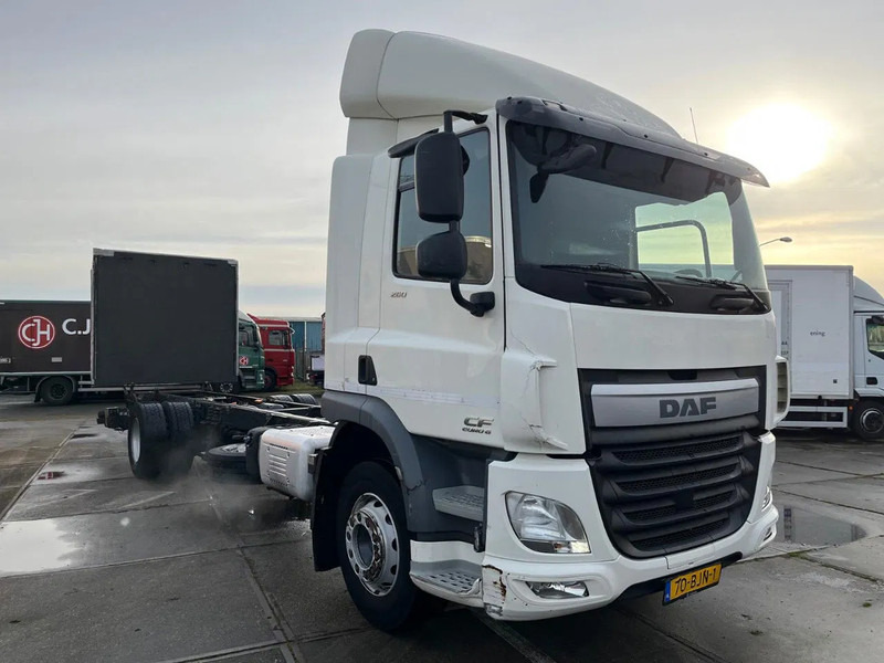 DAF CF 260 CF 260 FA CHASSIS CABINE EURO 6 - Chassis lastebil: bilde 1 DAF CF 260 CF 260 FA CHASSIS CABINE EURO 6 - Chassis lastebil: bilde 1