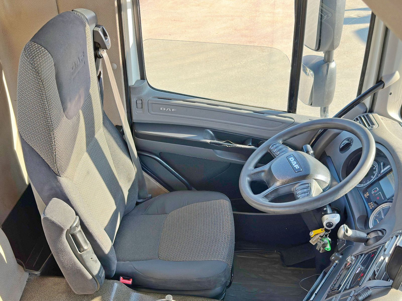 Interior photo 1: Leie DAF CF 440 * Abrollkipper * 8x4! DAF CF 440 * Abrollkipper * 8x4! Interior photo 1: Leie DAF CF 440 * Abrollkipper * 8x4! DAF CF 440 * Abrollkipper * 8x4!