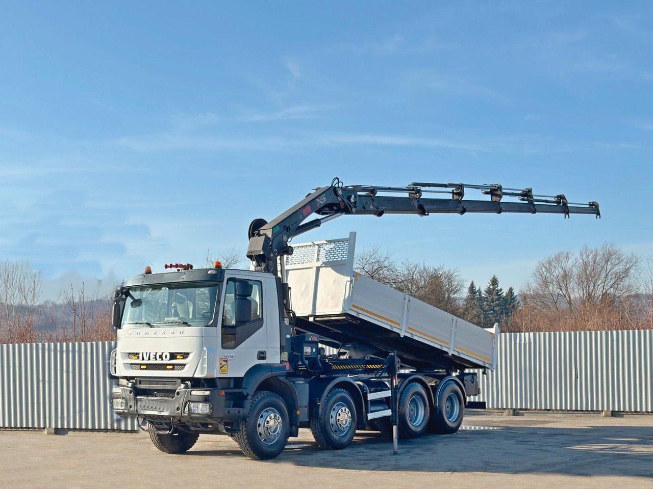 Iveco TRAKKER * HIAB 211 E - 6 HIDUO+ FUNK / 8x4 *TOP - Kranbil: bilde 2 Iveco TRAKKER * HIAB 211 E - 6 HIDUO+ FUNK / 8x4 *TOP - Kranbil: bilde 2