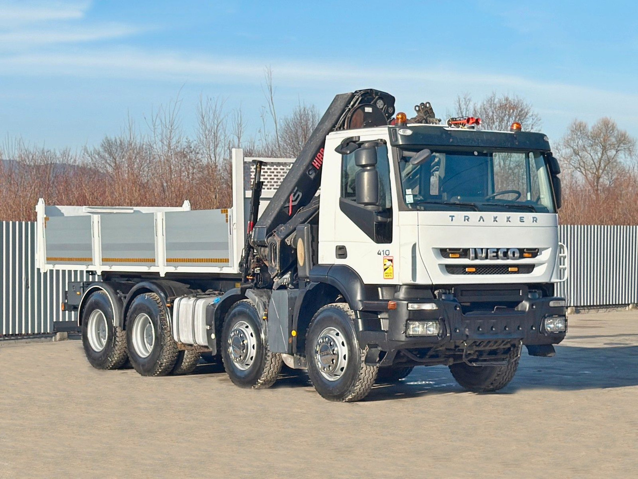 Iveco TRAKKER * HIAB 211 E - 6 HIDUO+ FUNK / 8x4 *TOP - Kranbil: bilde 3 Iveco TRAKKER * HIAB 211 E - 6 HIDUO+ FUNK / 8x4 *TOP - Kranbil: bilde 3