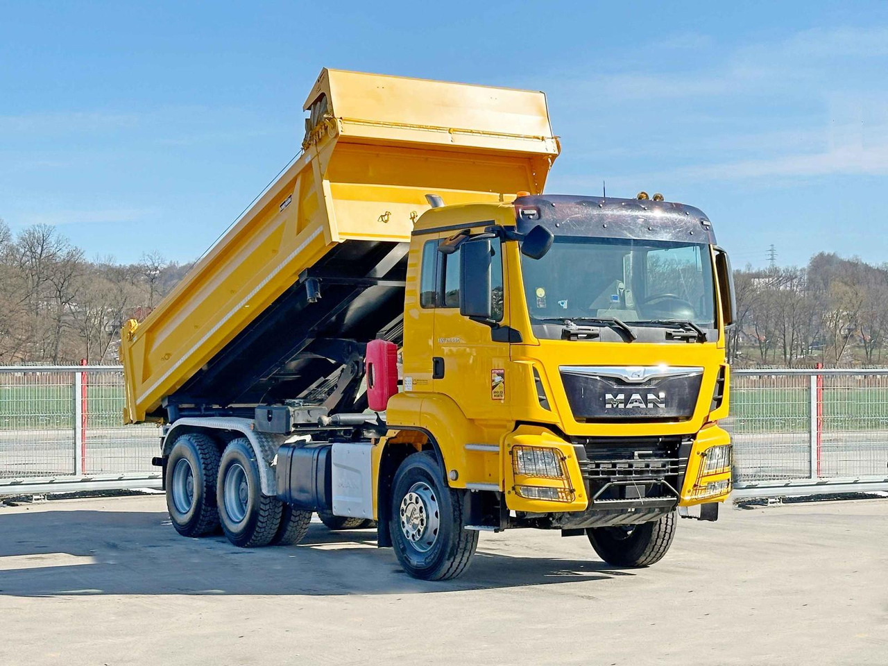 MAN TGS 33.440 * KIPPER 5,20 m + BORDMATIC * 6x4 - Tippbil, Kranbil: bilde 1 MAN TGS 33.440 * KIPPER 5,20 m + BORDMATIC * 6x4 - Tippbil, Kranbil: bilde 1