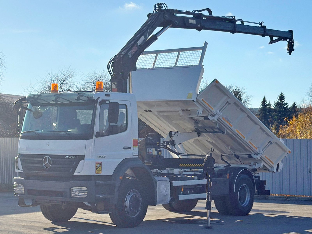 Mercedes-Benz AXOR 1833 * HIAB 144 B - 3 HIDUO + FUNK * TOP - Kranbil: bilde 3 Mercedes-Benz AXOR 1833 * HIAB 144 B - 3 HIDUO + FUNK * TOP - Kranbil: bilde 3