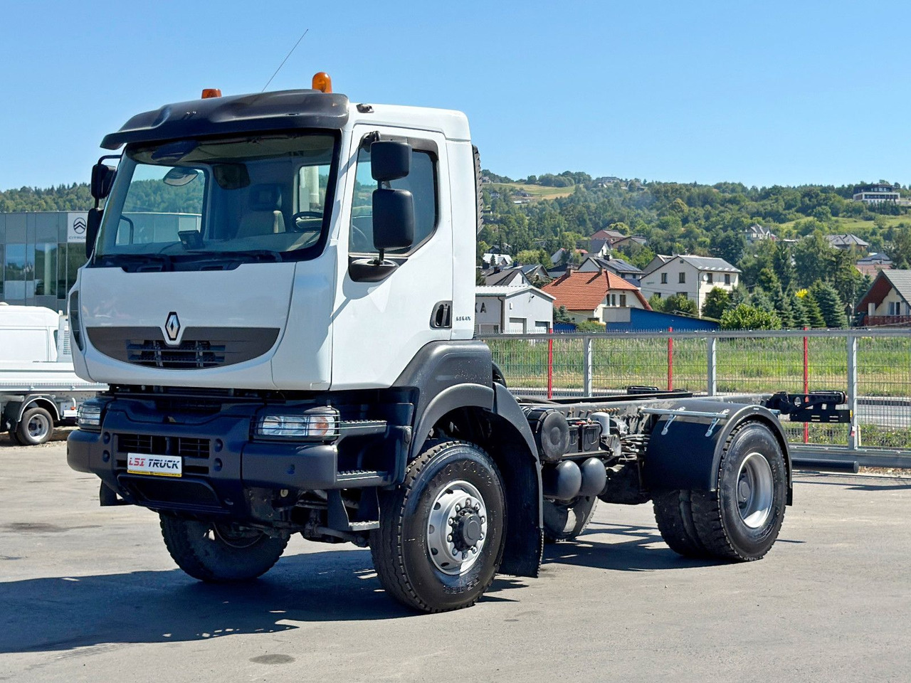 Renault KERAX 370 * FAHRGESTELL 4,55 m / 4x4*TOPZUSTAND - Chassis lastebil: bilde 2 Renault KERAX 370 * FAHRGESTELL 4,55 m / 4x4*TOPZUSTAND - Chassis lastebil: bilde 2