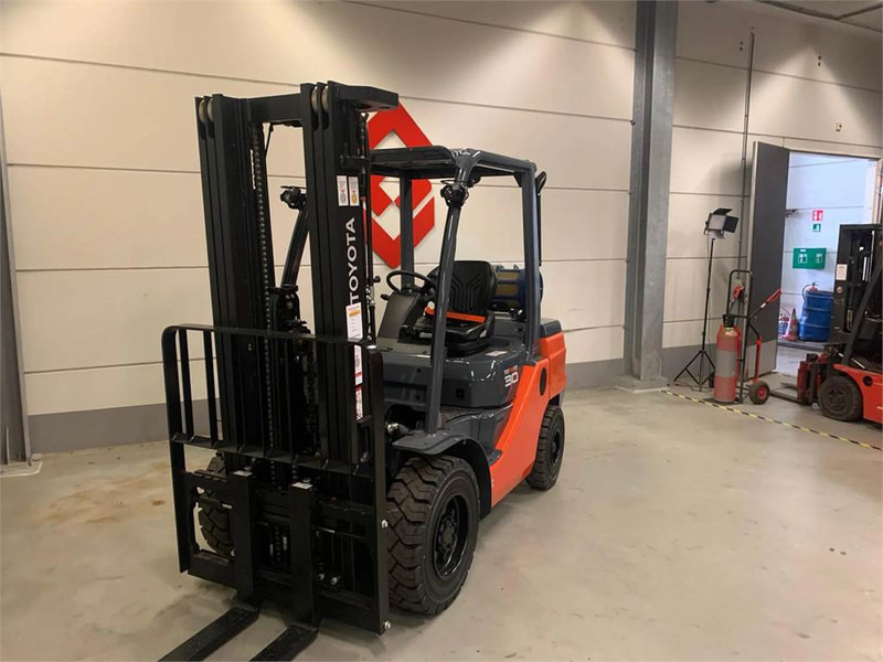 Toyota 02-8FGF30 - Gasstruck: bilde 4 Toyota 02-8FGF30 - Gasstruck: bilde 4