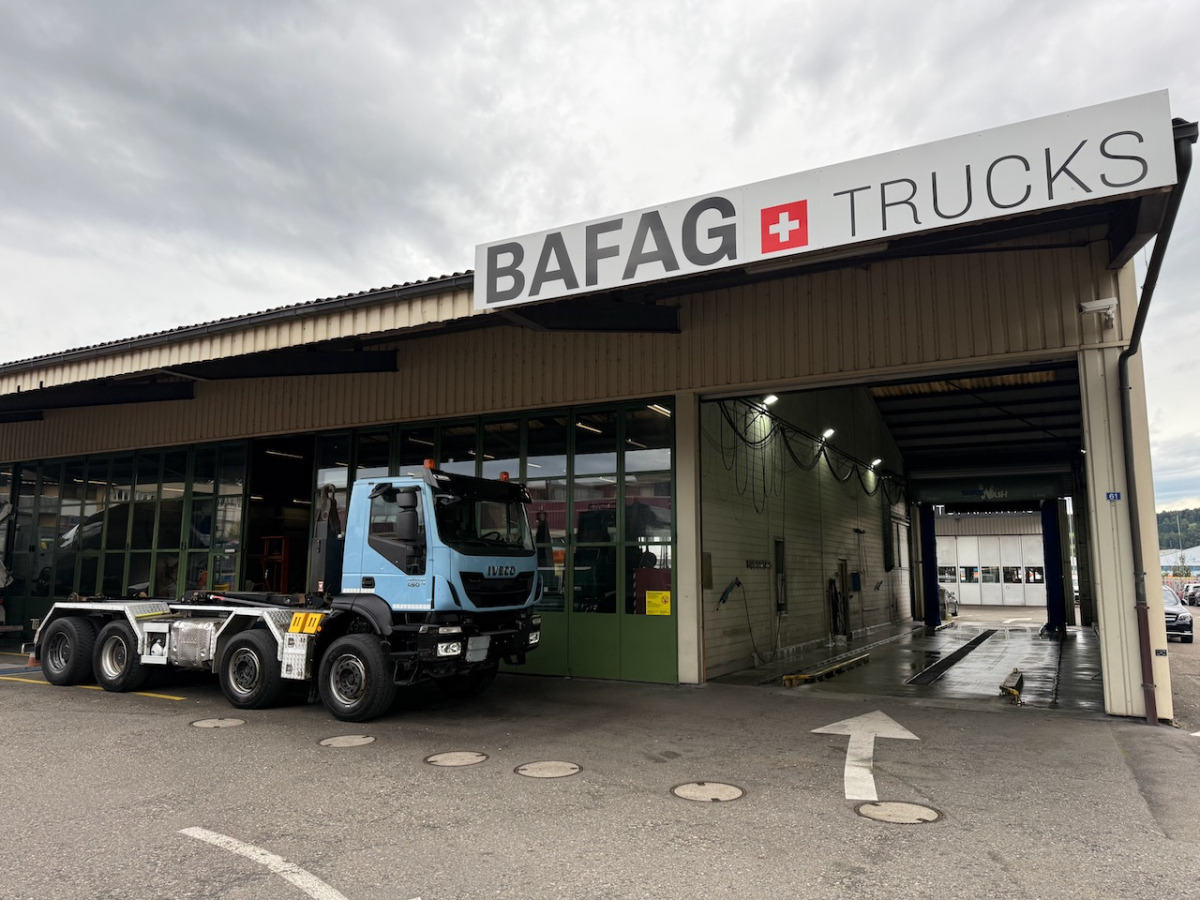 IVECO 340T45 Trakker 8x4 - Krokbil: bilde 2 IVECO 340T45 Trakker 8x4 - Krokbil: bilde 2