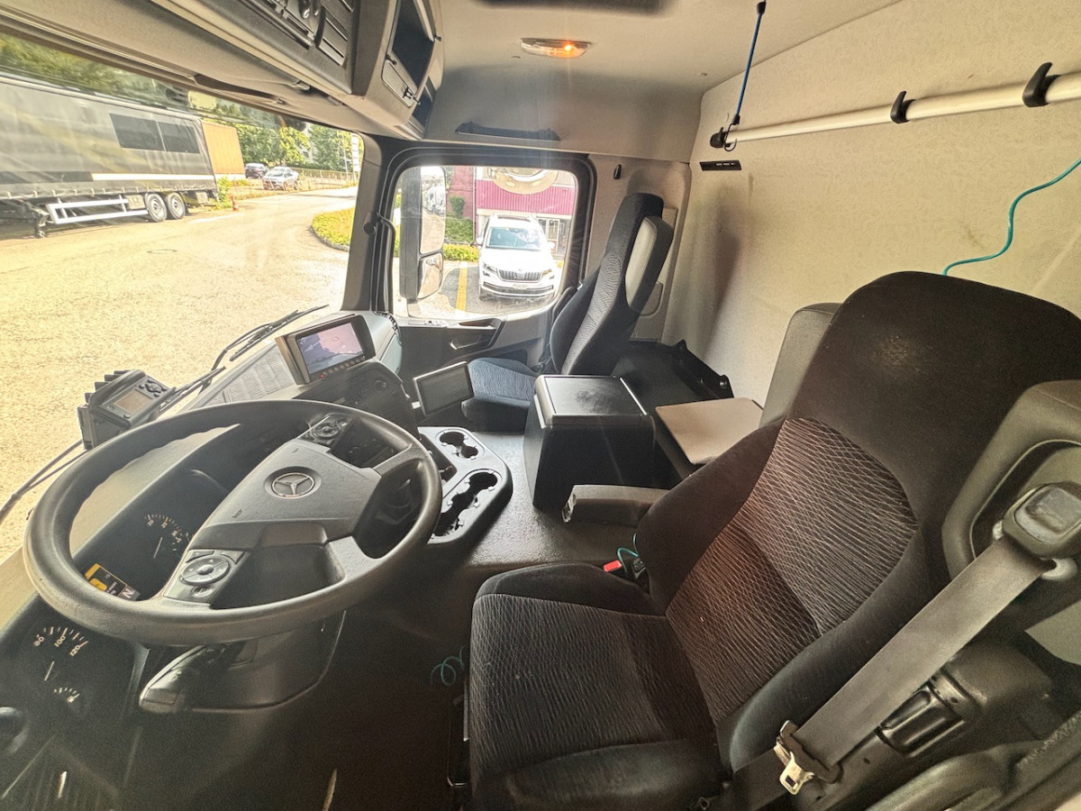 MERCEDES Antos 1824 - Skapbil: bilde 4 MERCEDES Antos 1824 - Skapbil: bilde 4